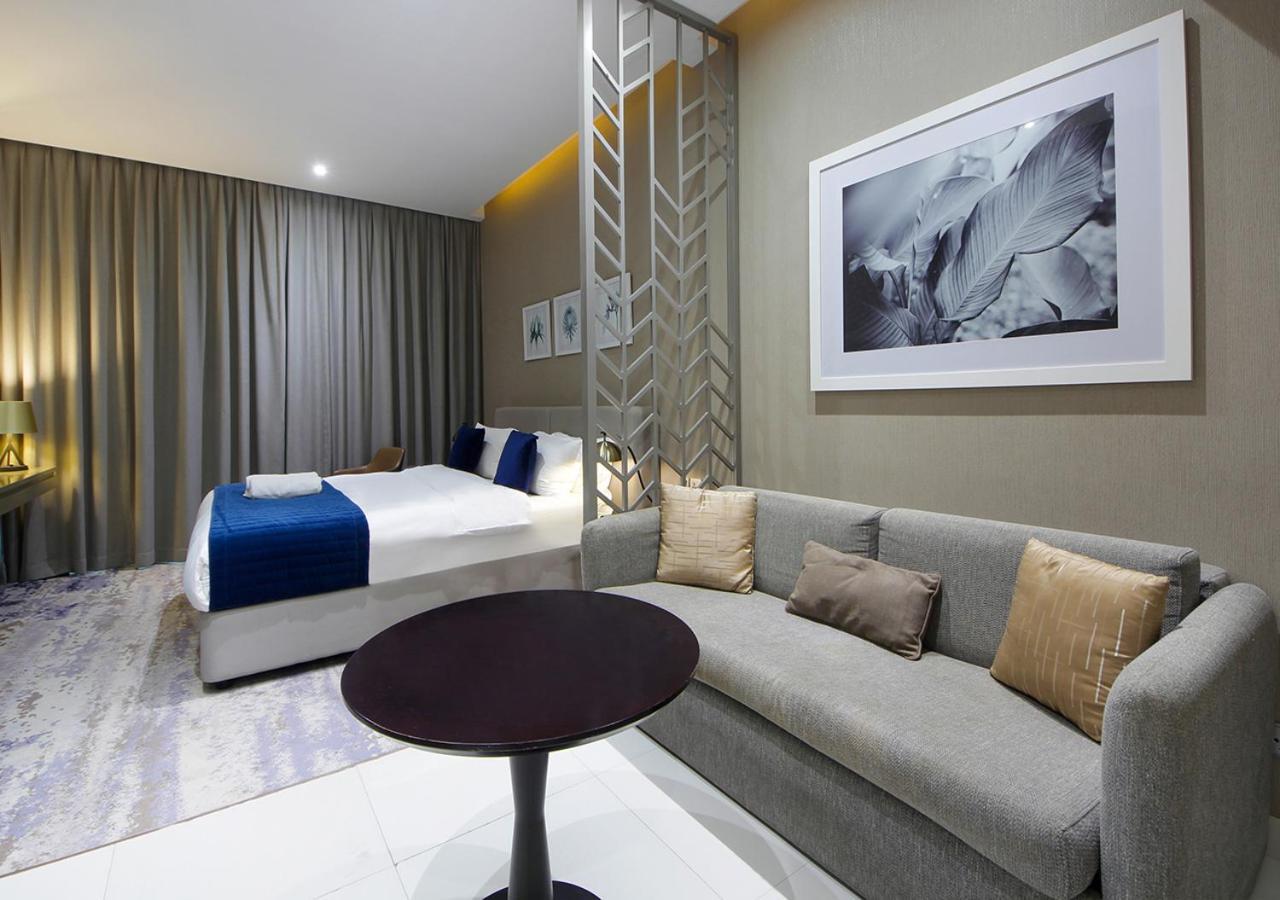 Modern Canal View With Balcony Damac Prive Apartment Dubai