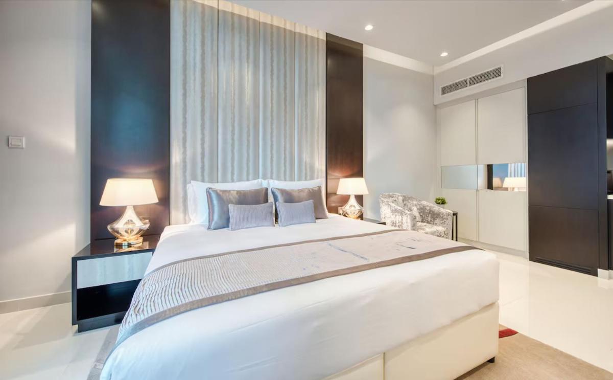 Apartment 2 Bedroom Apartment! 5 Minute Walk To Mall! Burj Khalifa View!