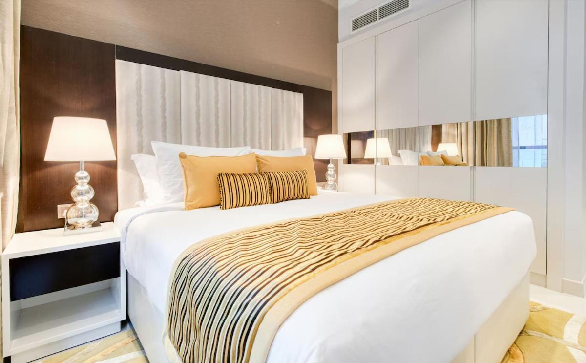 Apartment 2 Bedroom Apartment! 5 Minute Walk To Mall! Burj Khalifa View! *