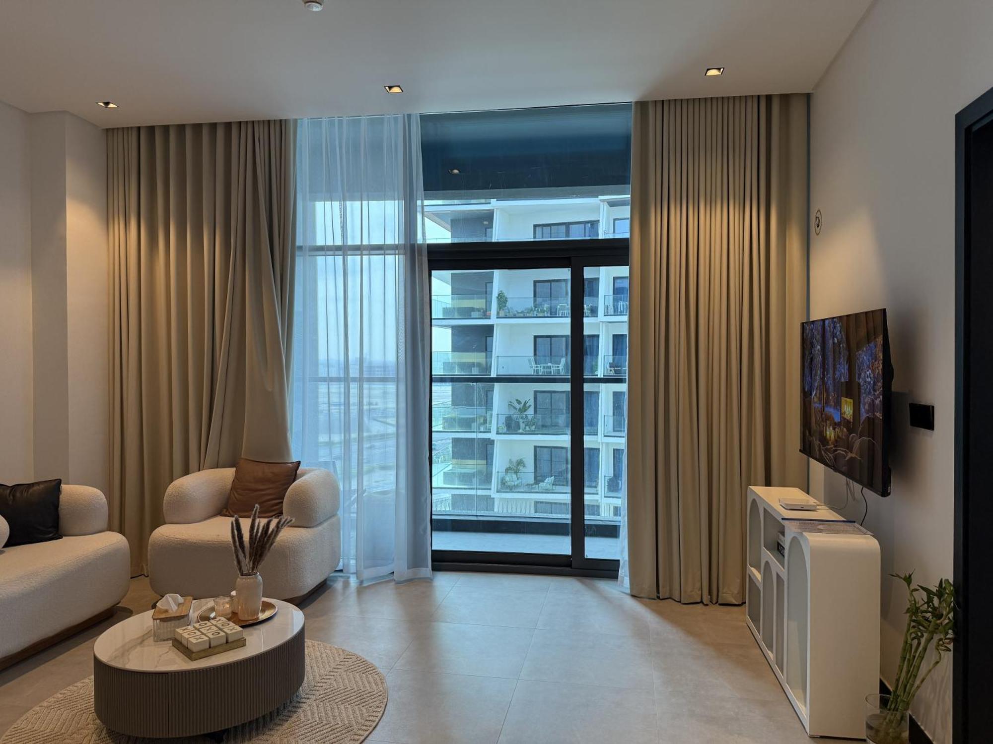 New Near Downtown With Canal View * Dubai
