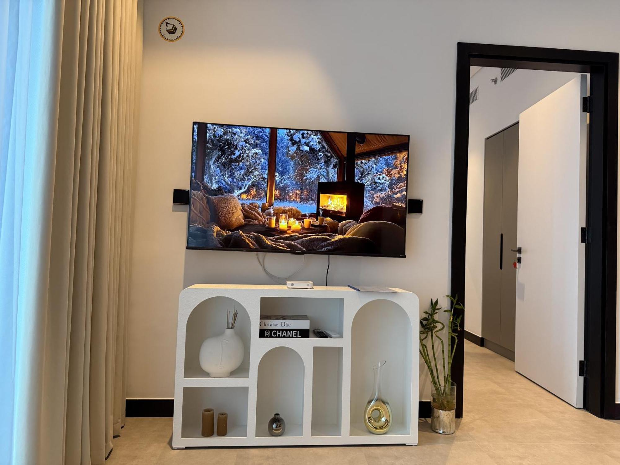 New Near Downtown With Canal View * Dubai