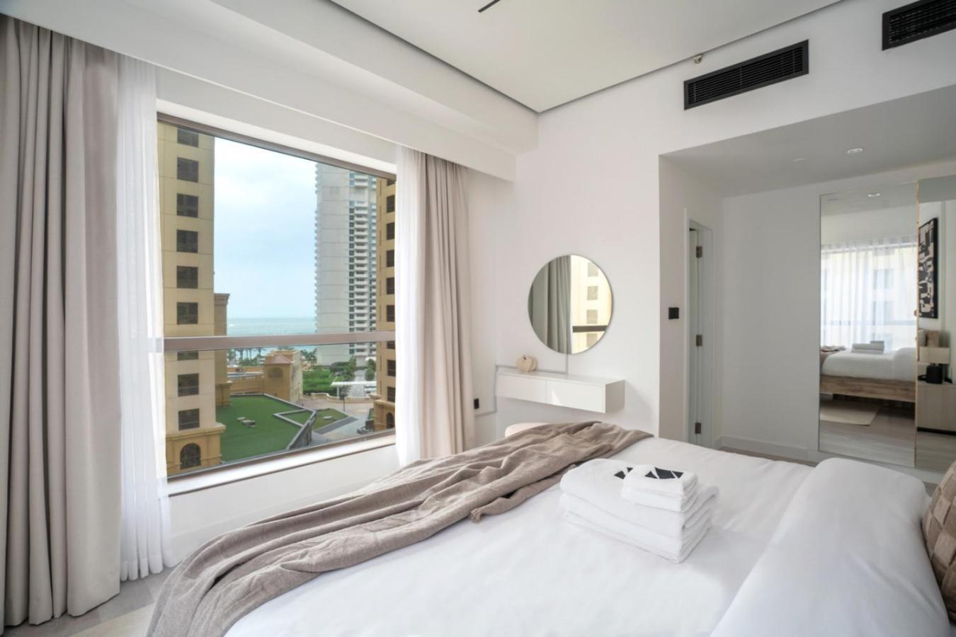 Beachside Bliss With Partial Sea View Gym And Pool Apartment *