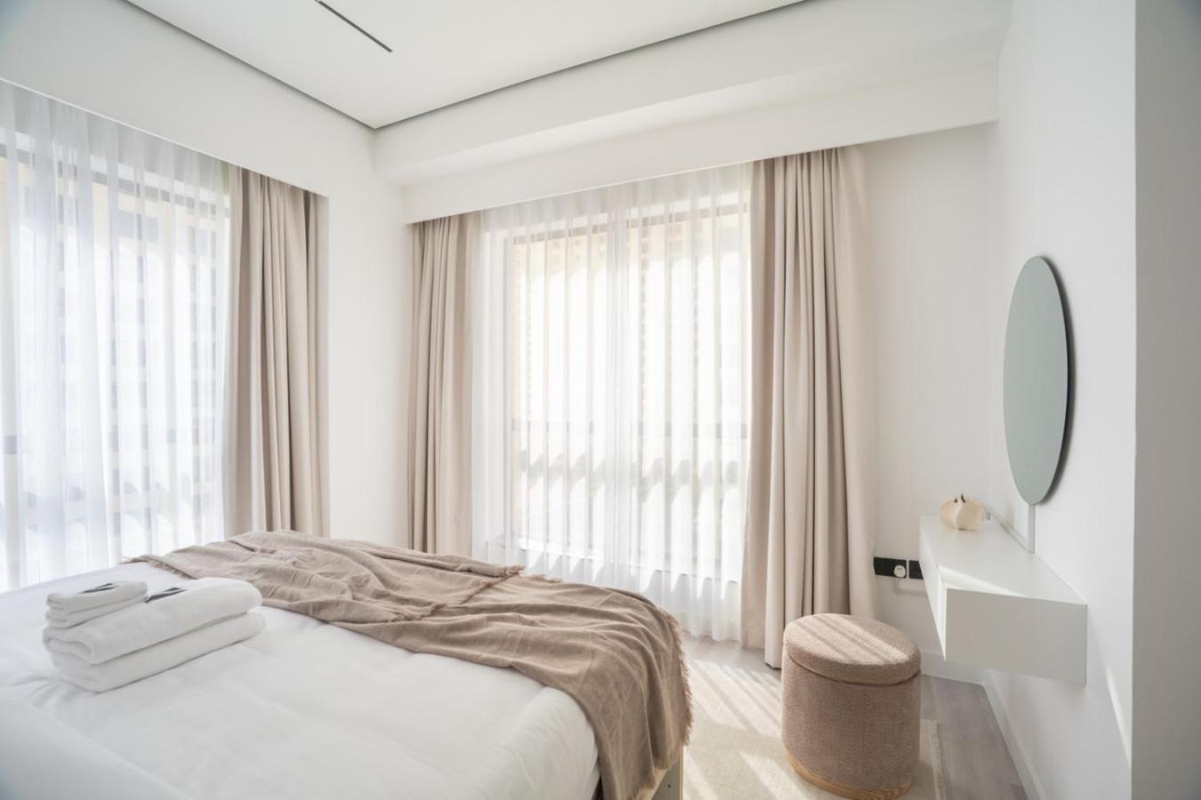 Beachside Bliss With Partial Sea View Gym And Pool Dubai