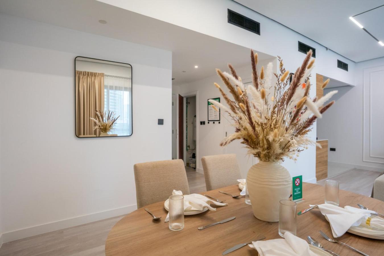 Beachside Bliss With Partial Sea View Gym And Pool Dubai