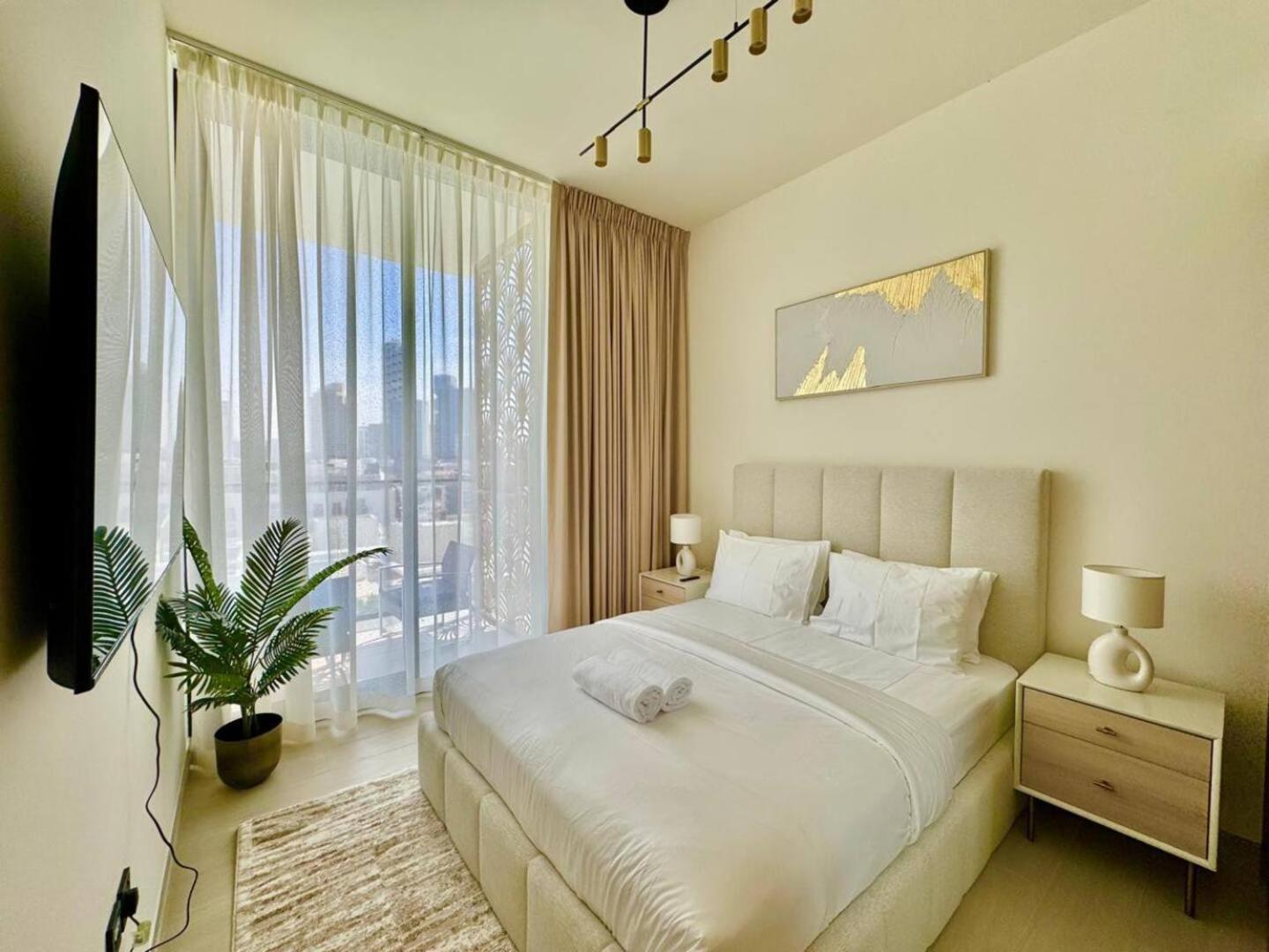 Cozy Pool View 2br In Jvc *