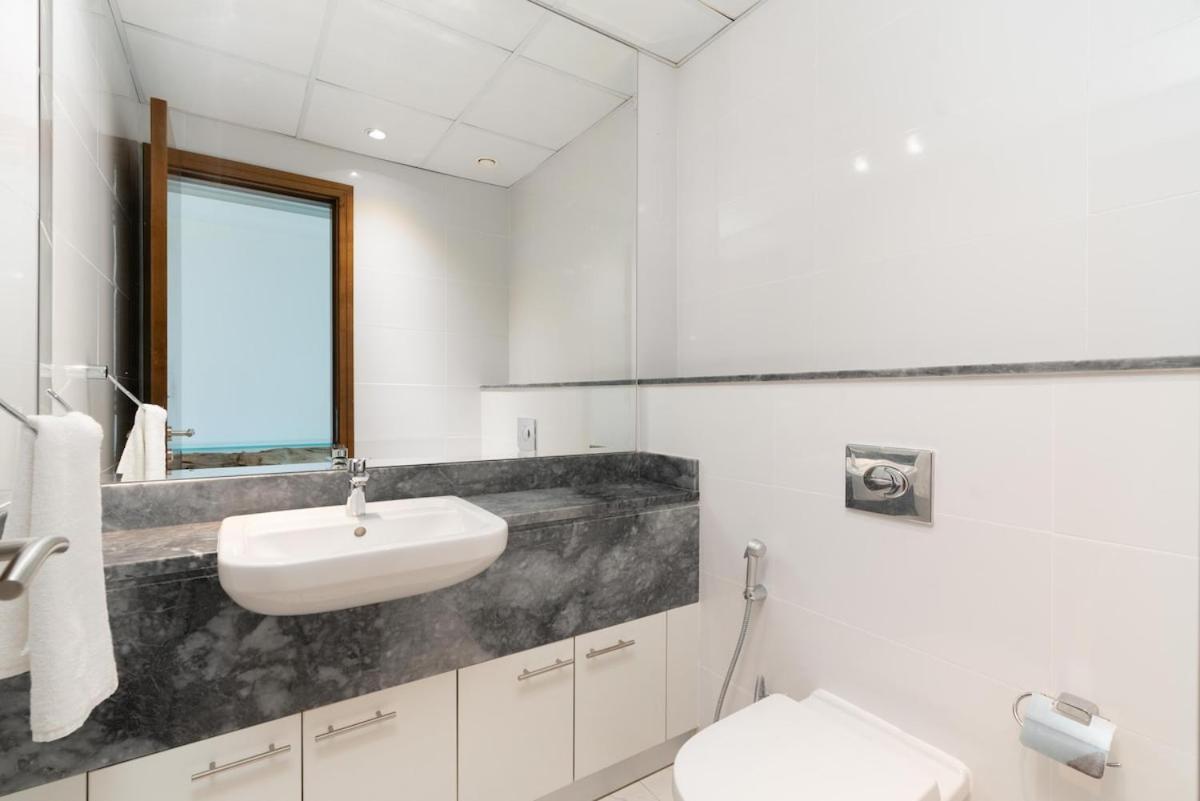 Classy In Center Apartment Dubai