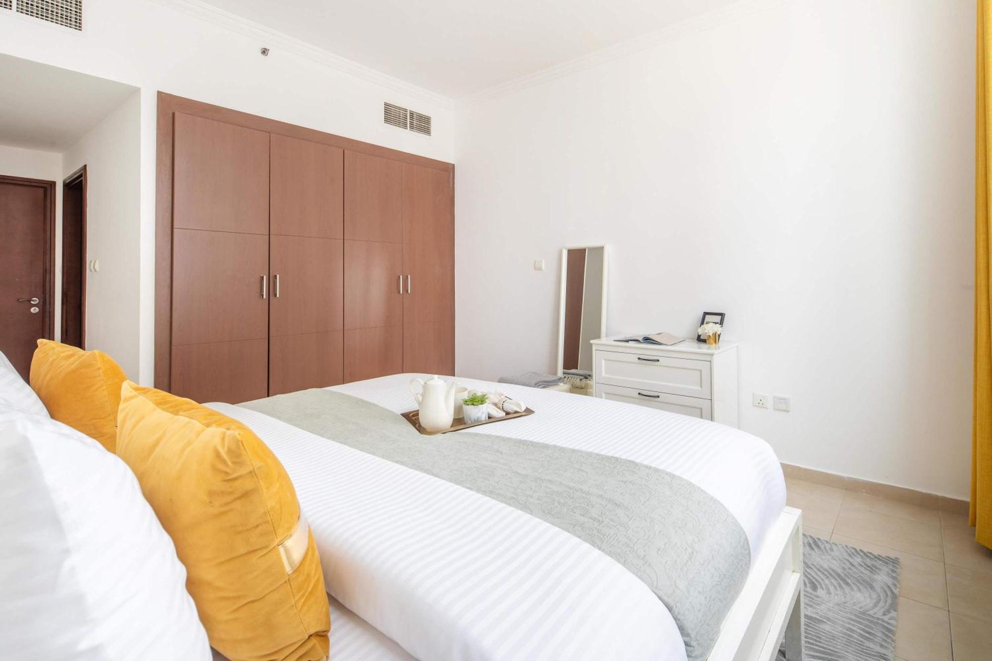 Apartment Frank Porter - Al Noujoum Tower