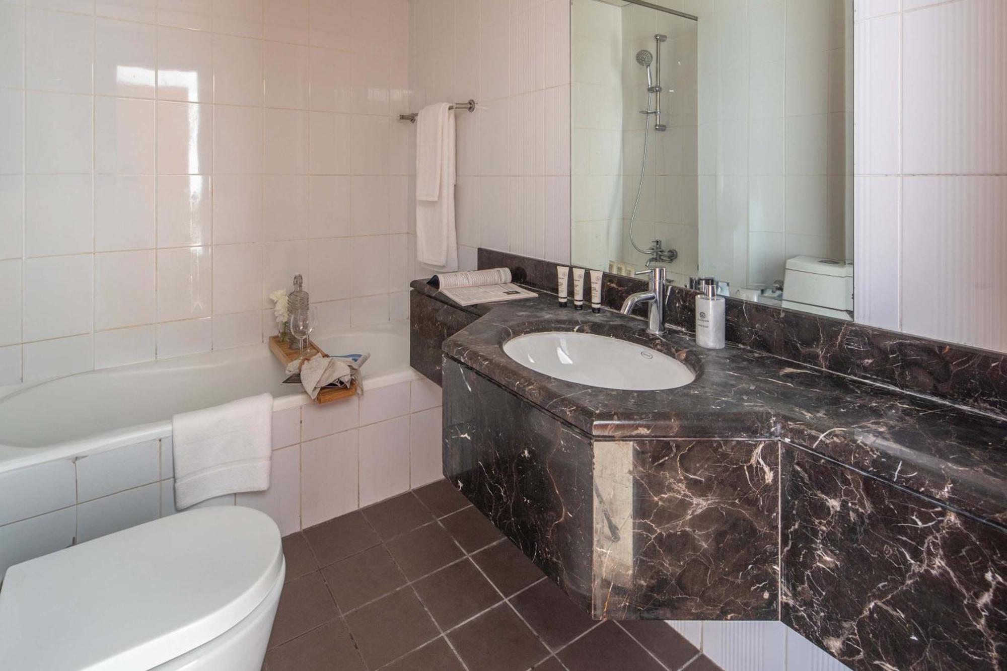 Apartment Frank Porter - Al Noujoum Tower