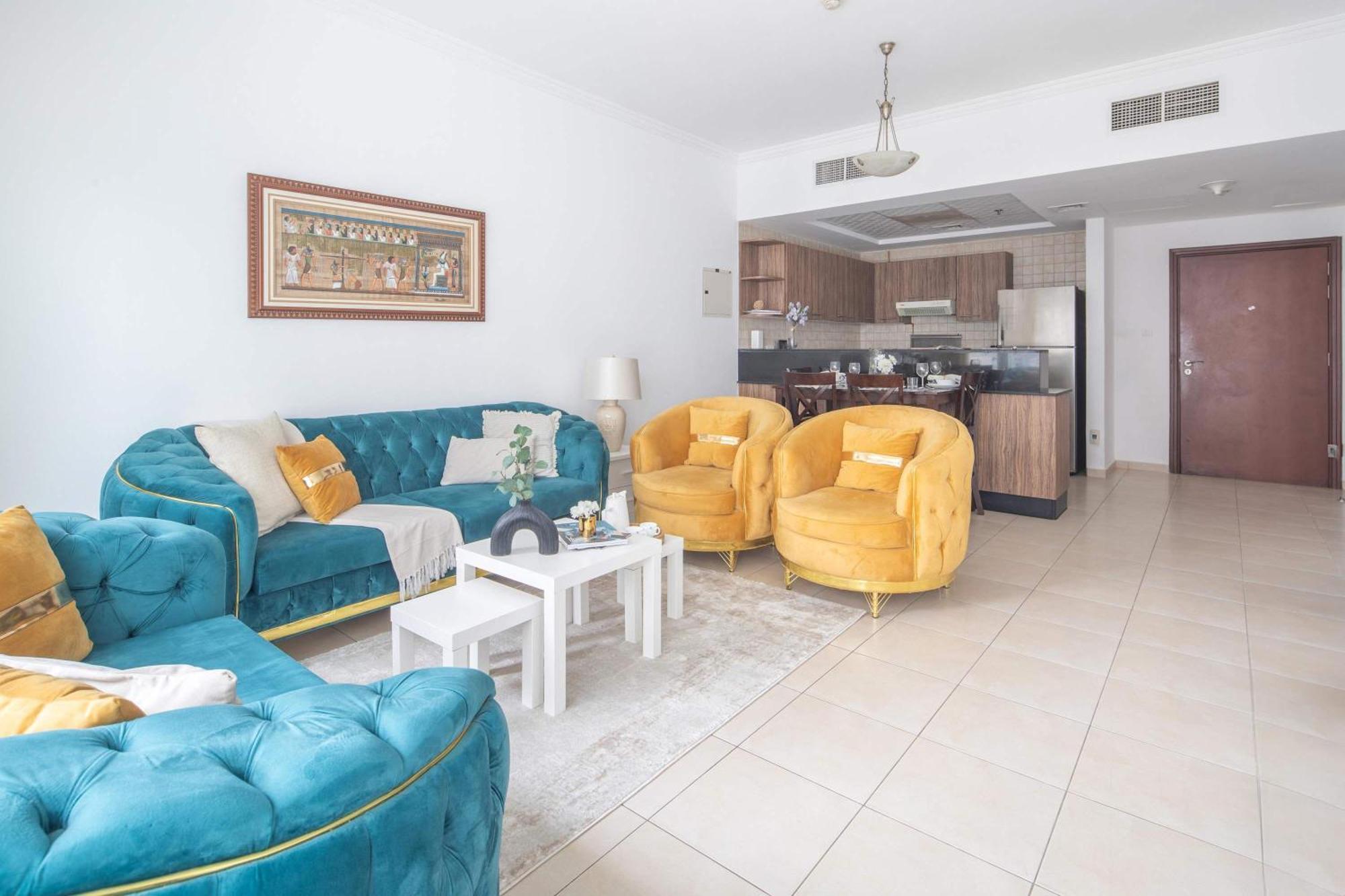 Frank Porter - Al Noujoum Tower Apartment *