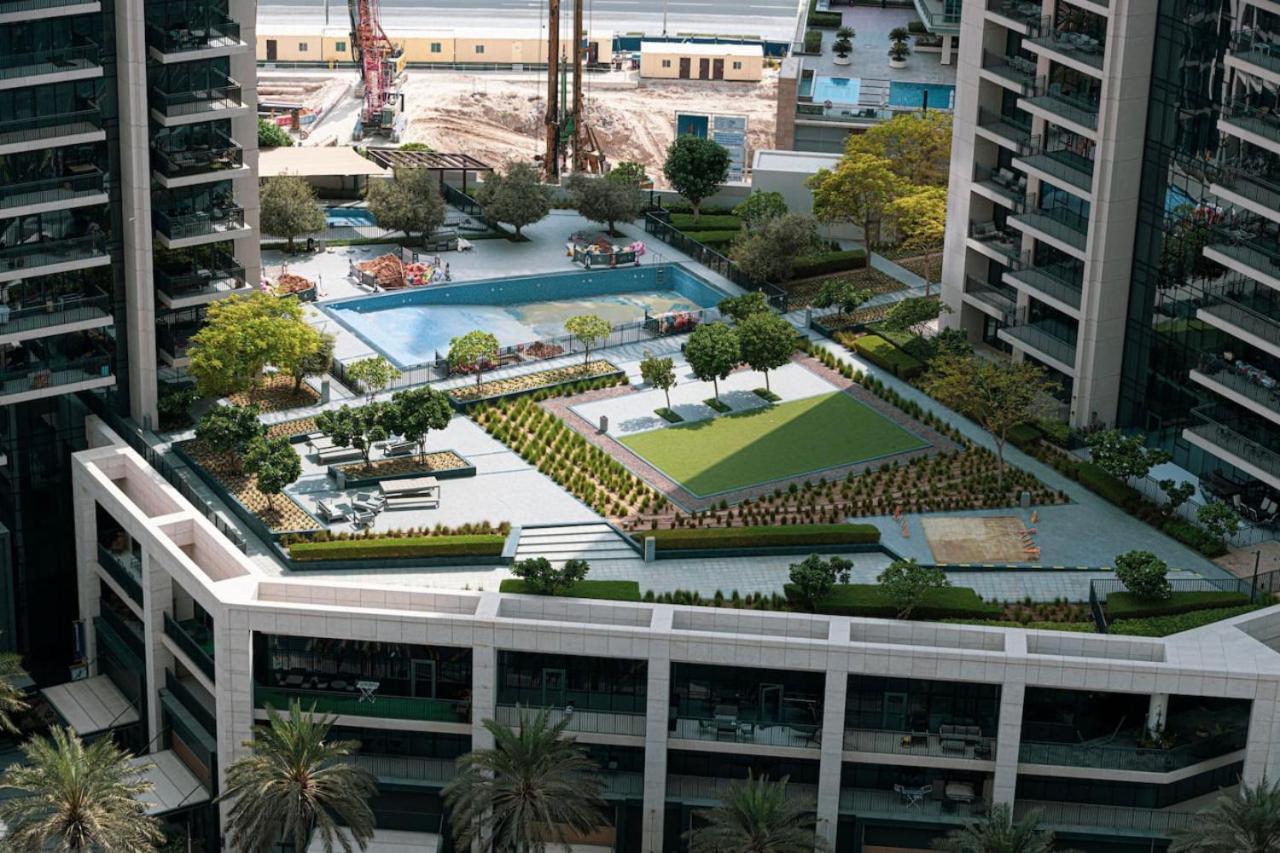 Modern 2br Steps From Mall Dubai