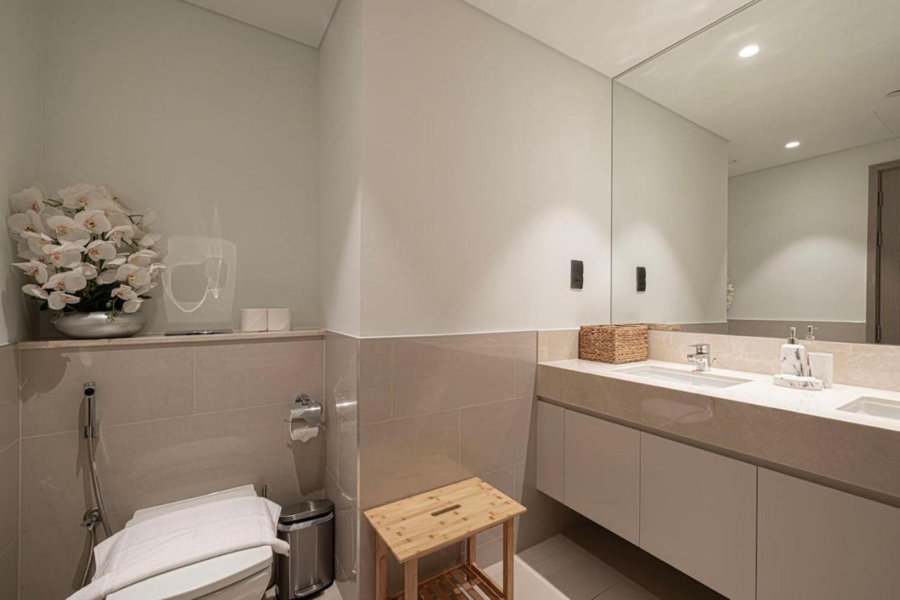 Modern 2br Steps From Mall * Dubai
