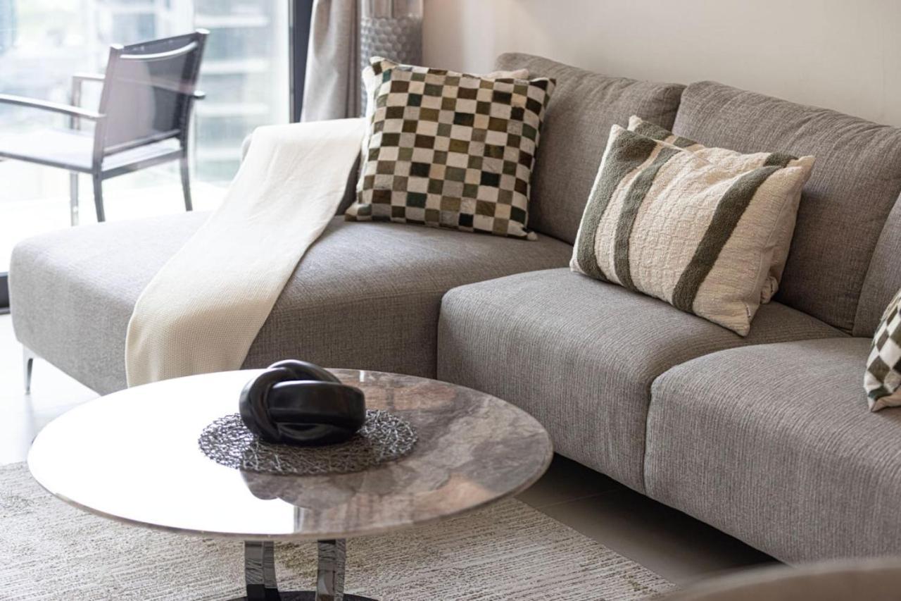 Modern 2br Steps From Mall Apartment