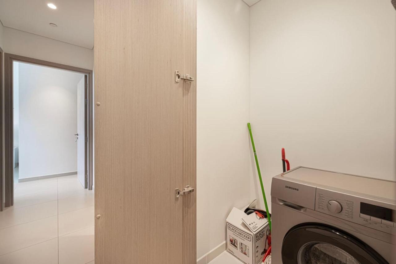 Apartment Modern 2br Steps From Mall