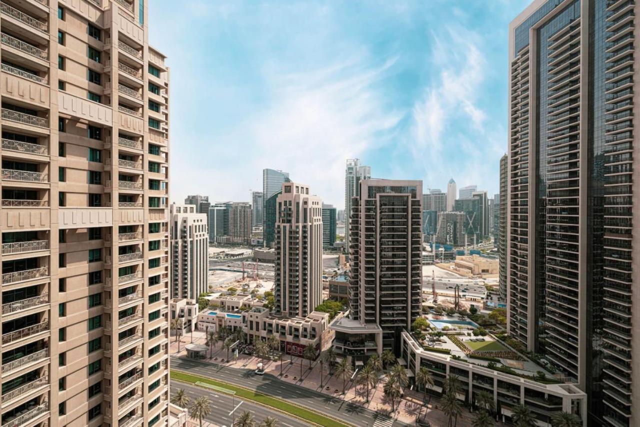 Modern 2br Steps From Mall Dubai
