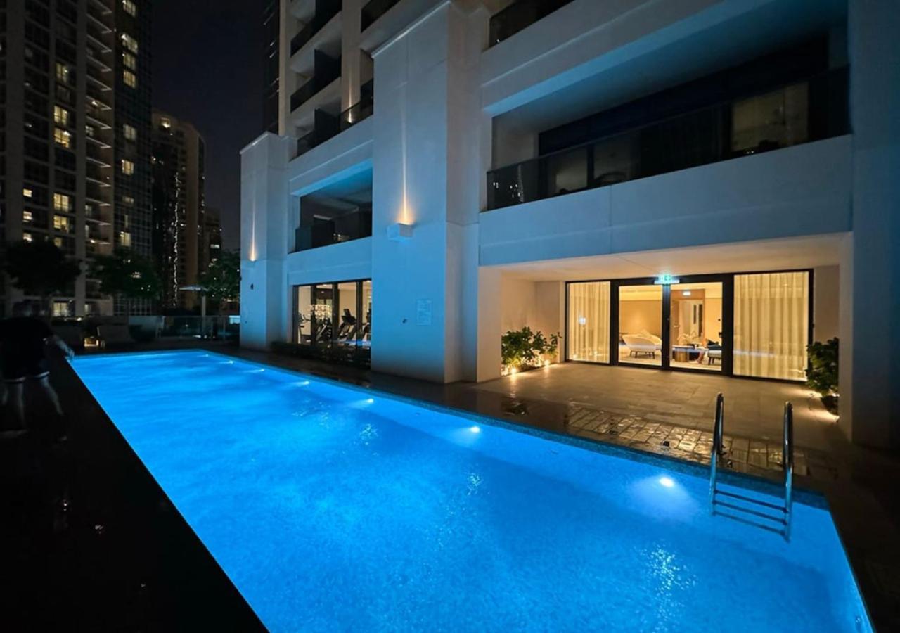Modern 2br Steps From Mall Dubai