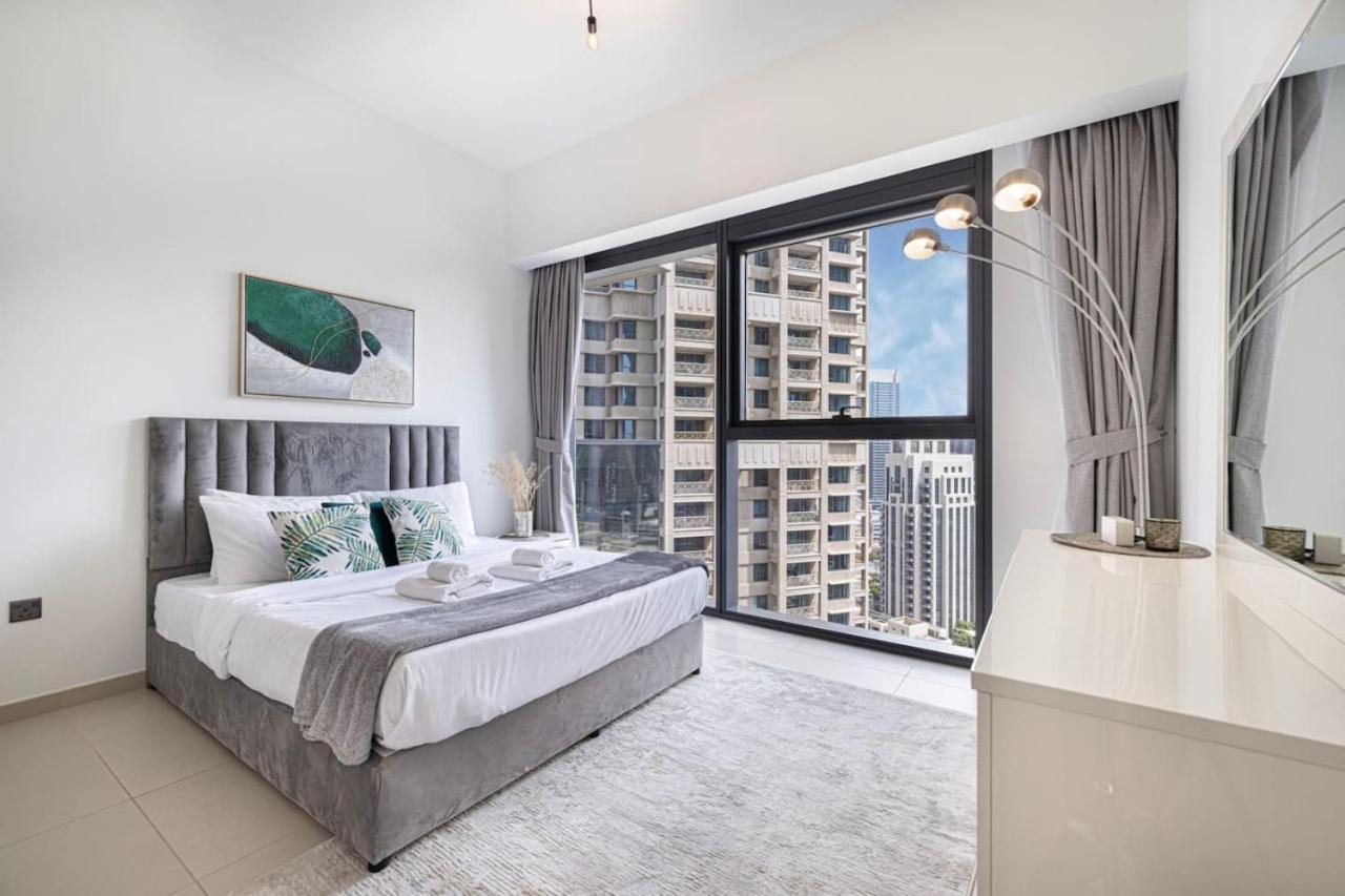 Apartment Modern 2br Steps From Mall Dubai