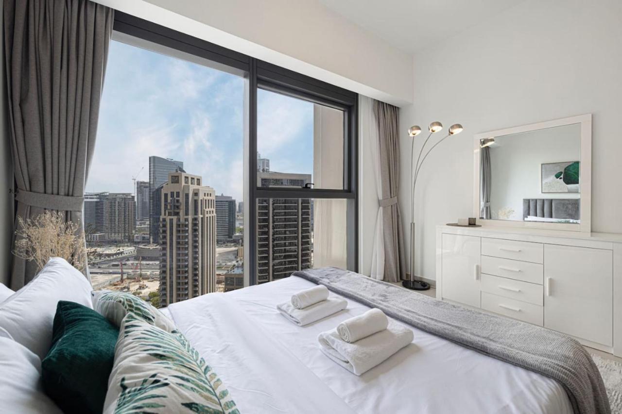 Modern 2br Steps From Mall Apartment Dubai