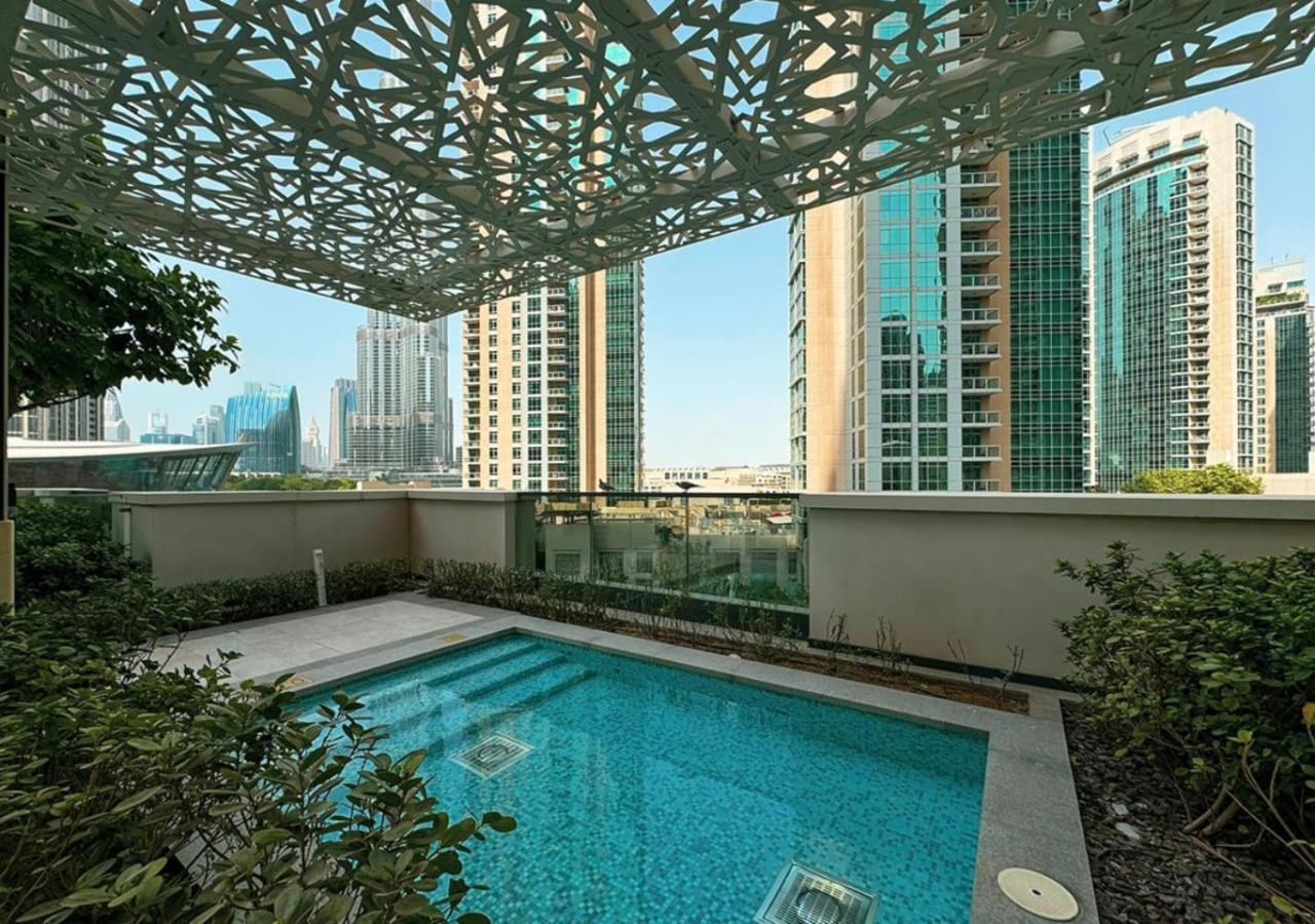 Apartment Modern 2br Steps From Mall Dubai