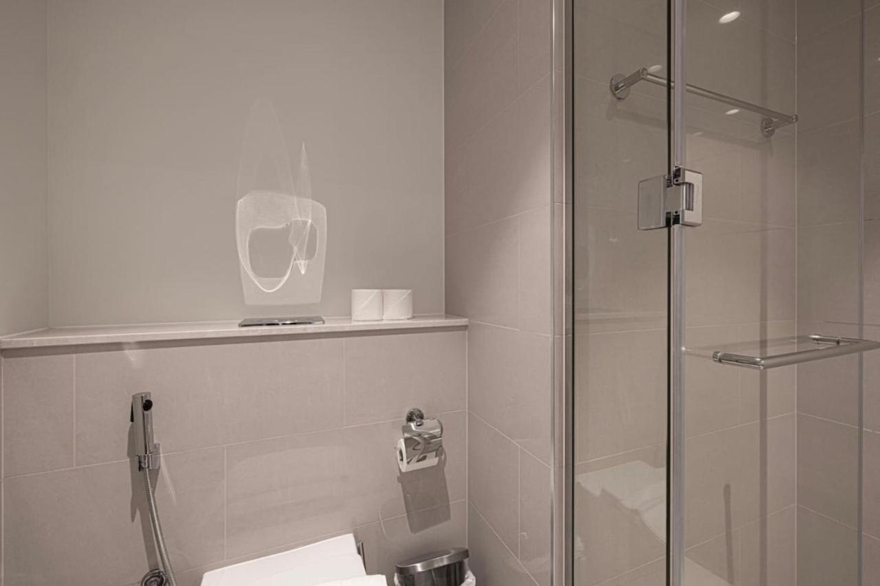 Apartment Modern 2br Steps From Mall *
