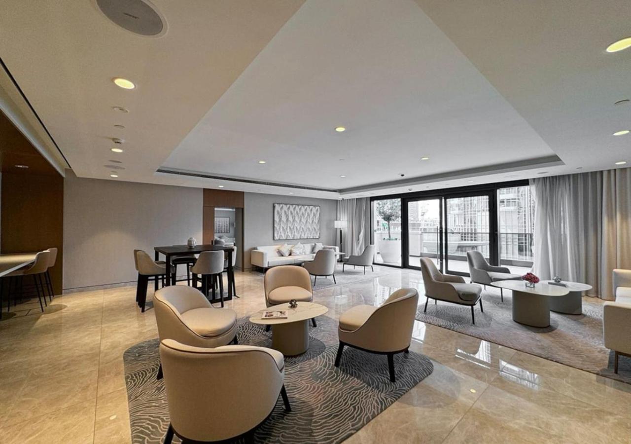 Modern 2br Steps From Mall