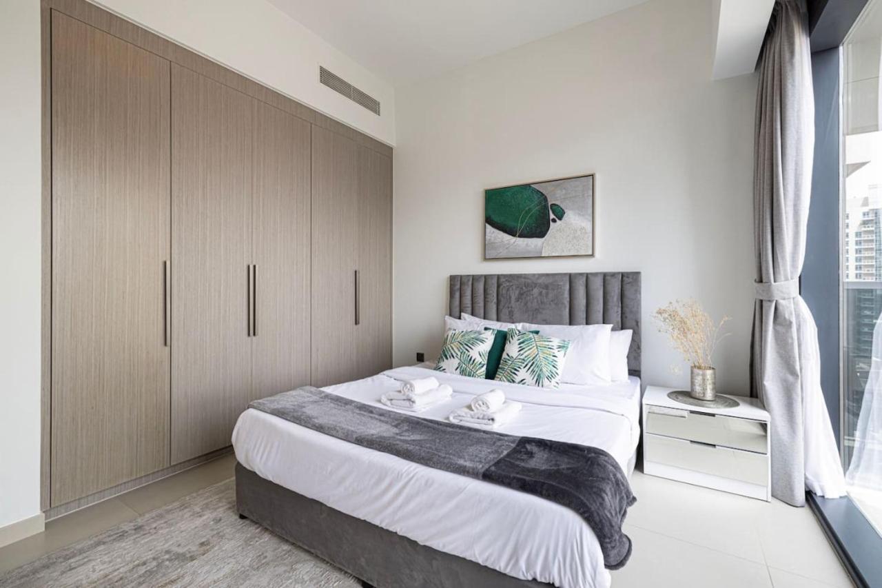 Modern 2br Steps From Mall Apartment