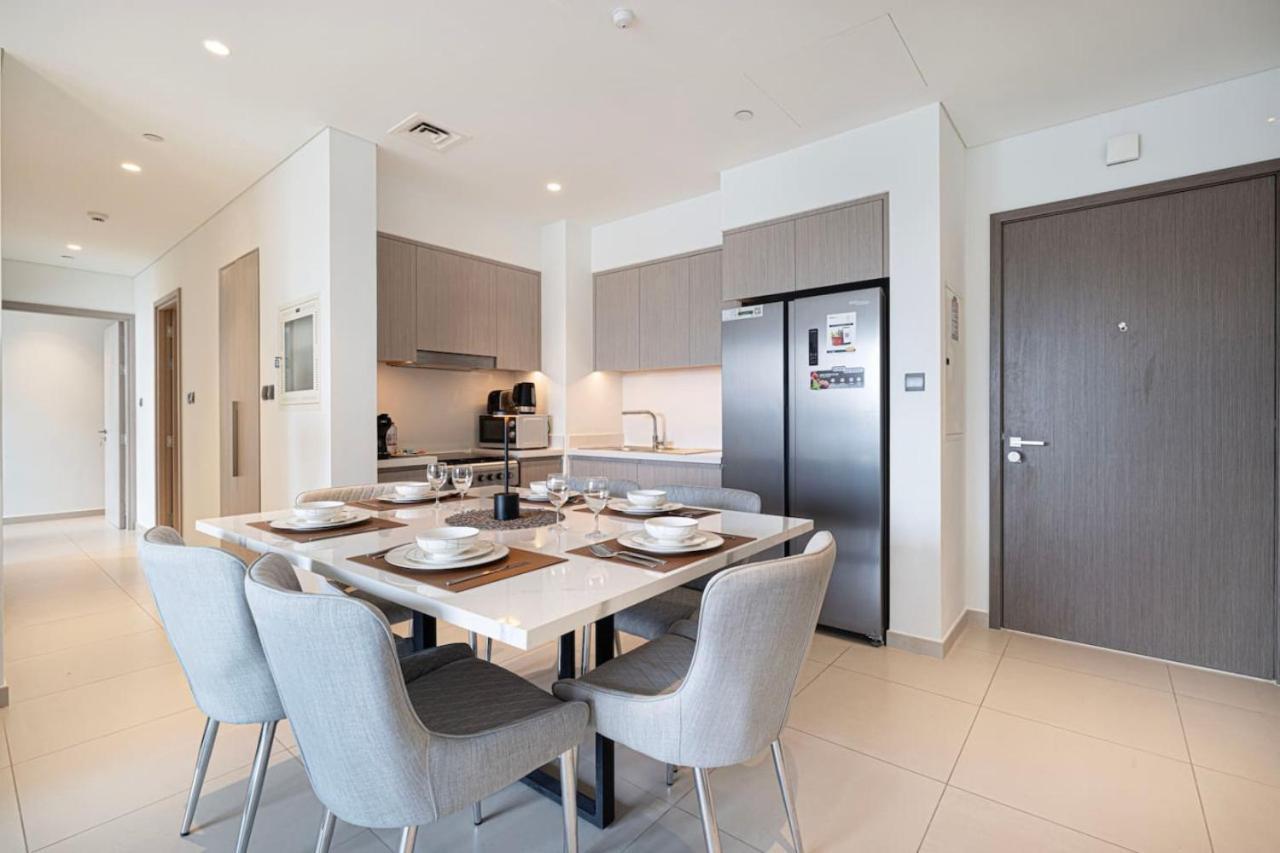 Modern 2br Steps From Mall
