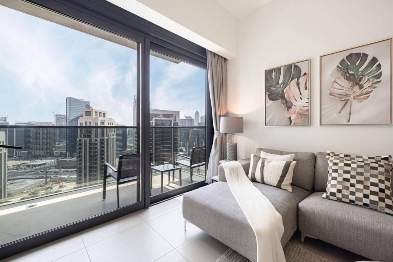 Modern 2br Steps From Mall Apartment Dubai