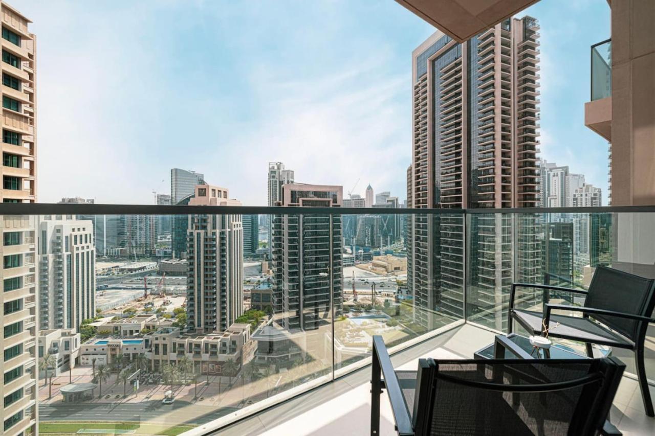 Apartment Modern 2br Steps From Mall Dubai