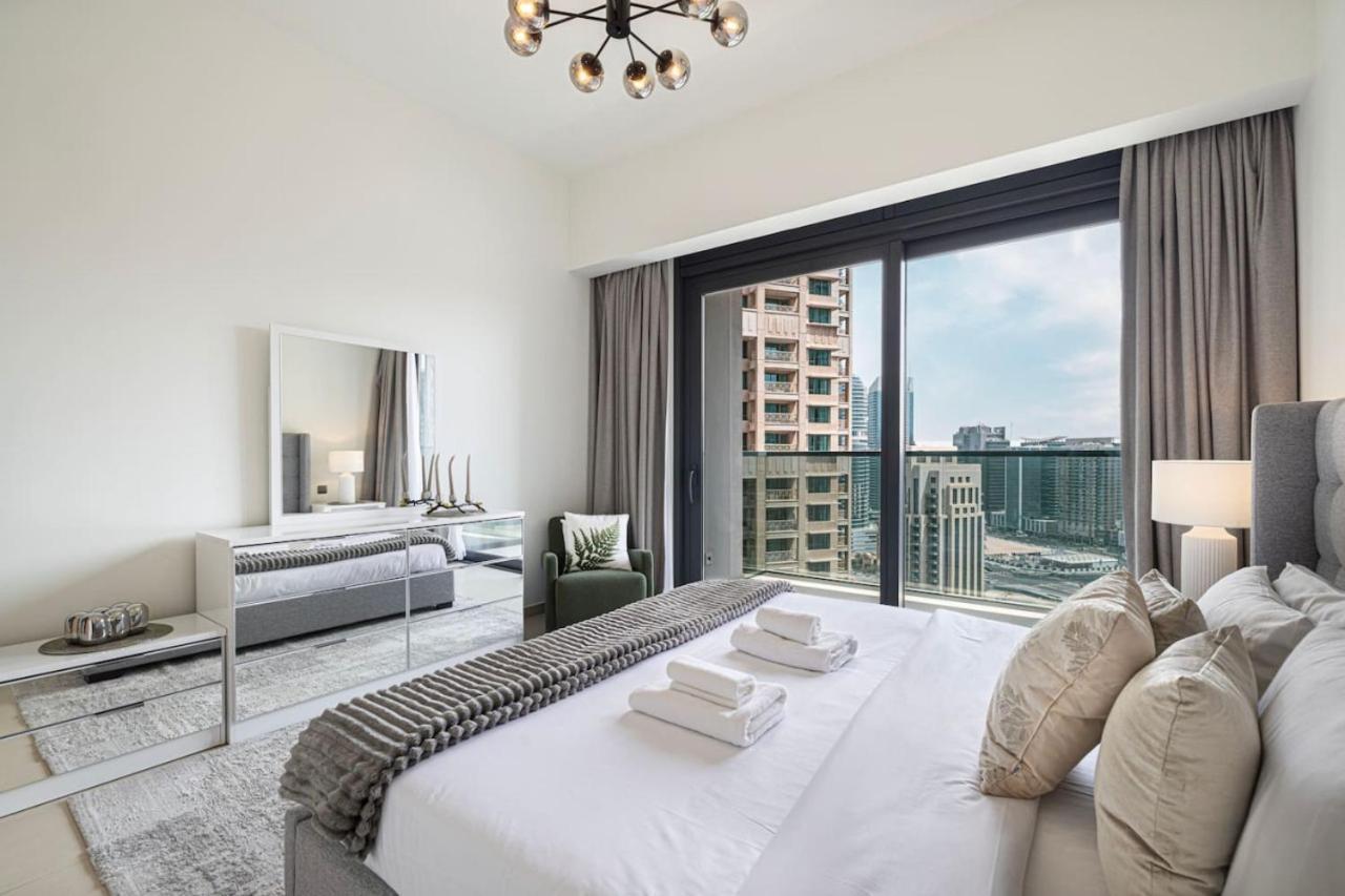 Modern 2br Steps From Mall Apartment Dubai