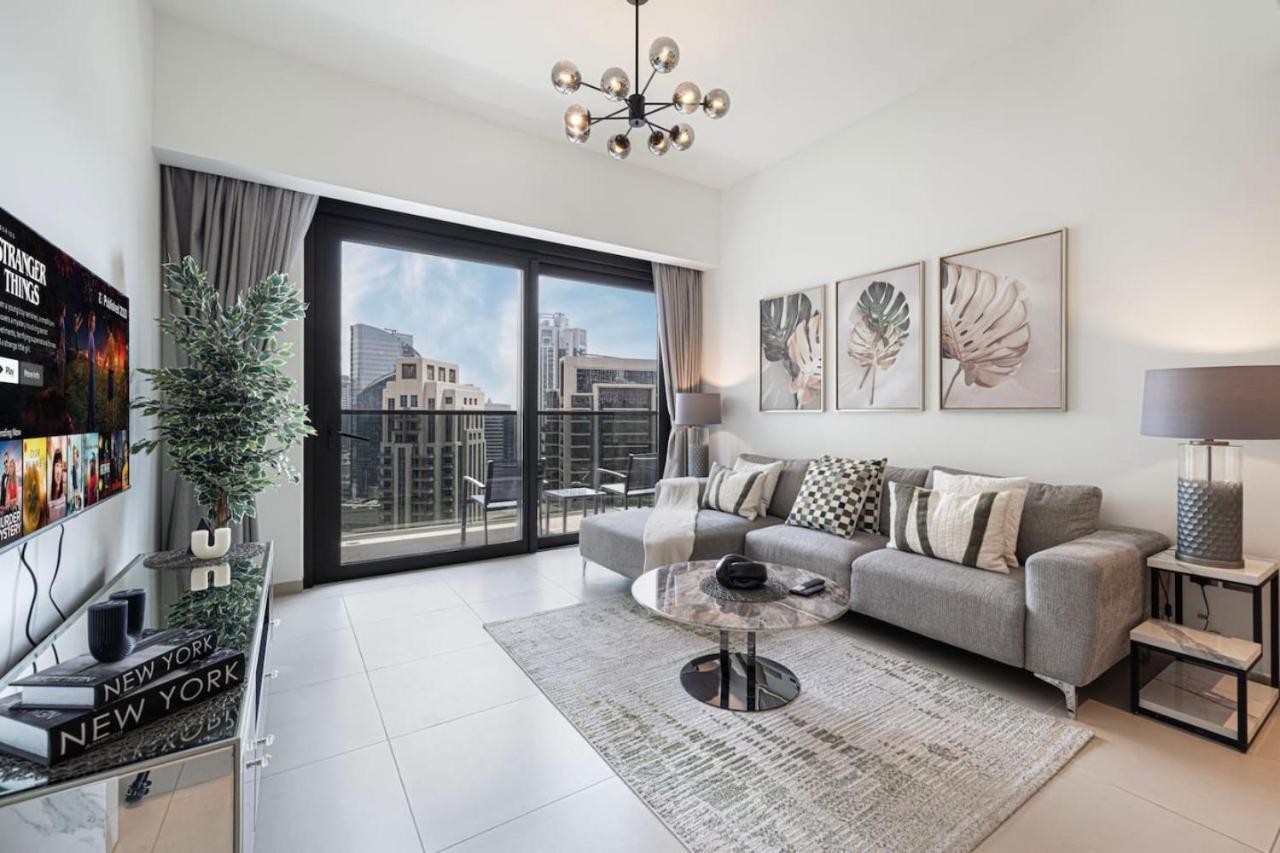 Apartment Modern 2br Steps From Mall *