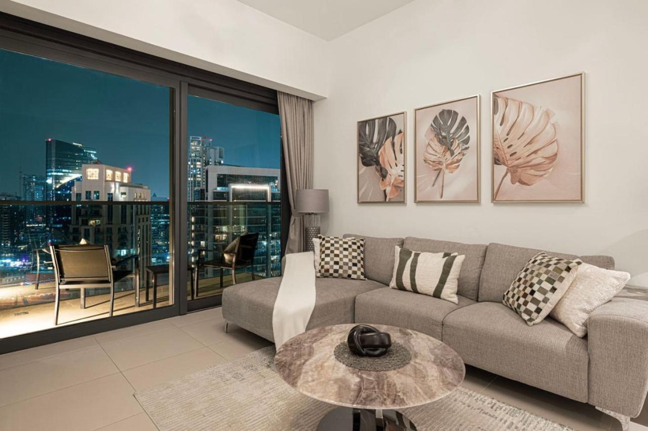 Apartment Modern 2br Steps From Mall Dubai