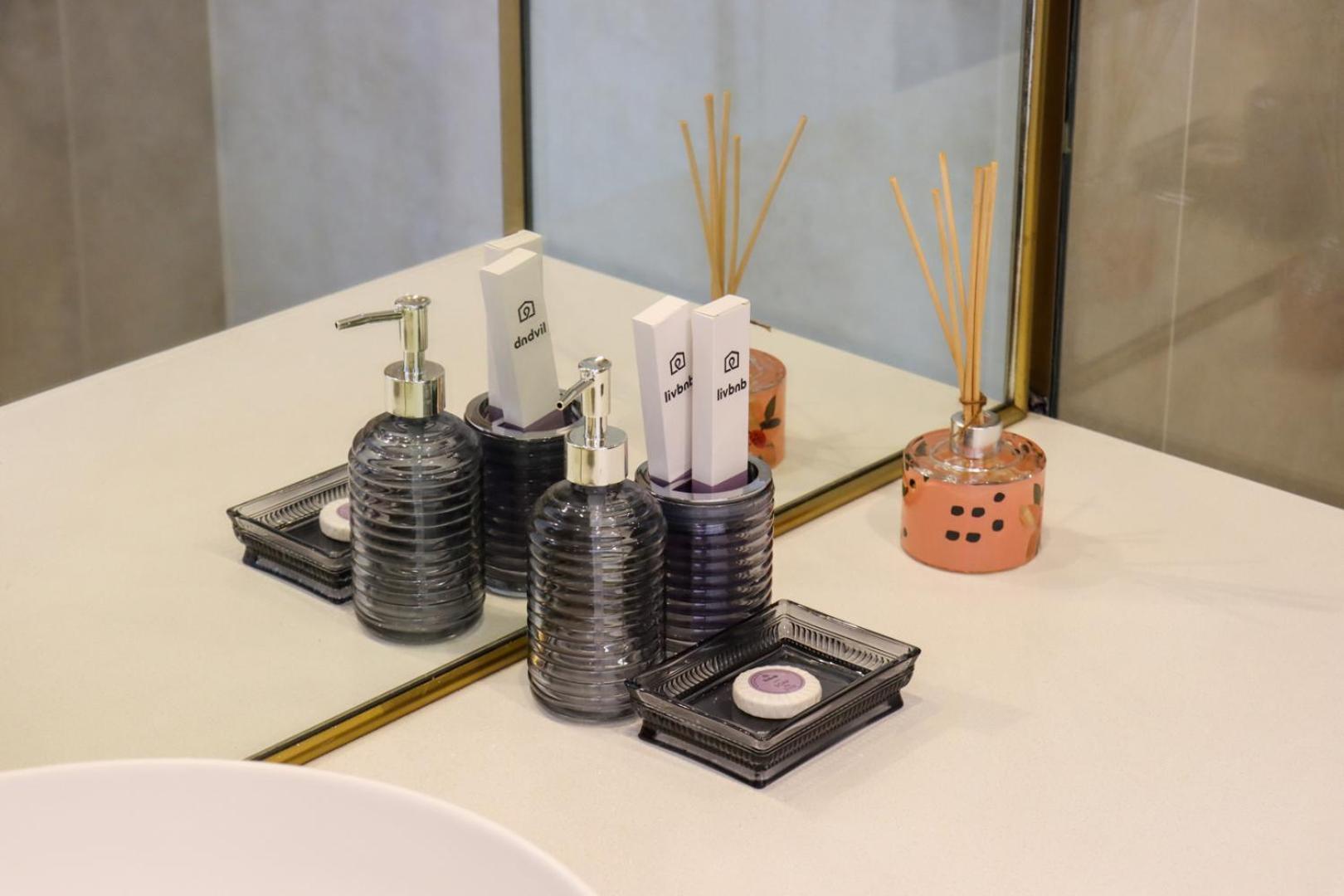 Livbnb-modern Living 1b In Jvc Apartment *