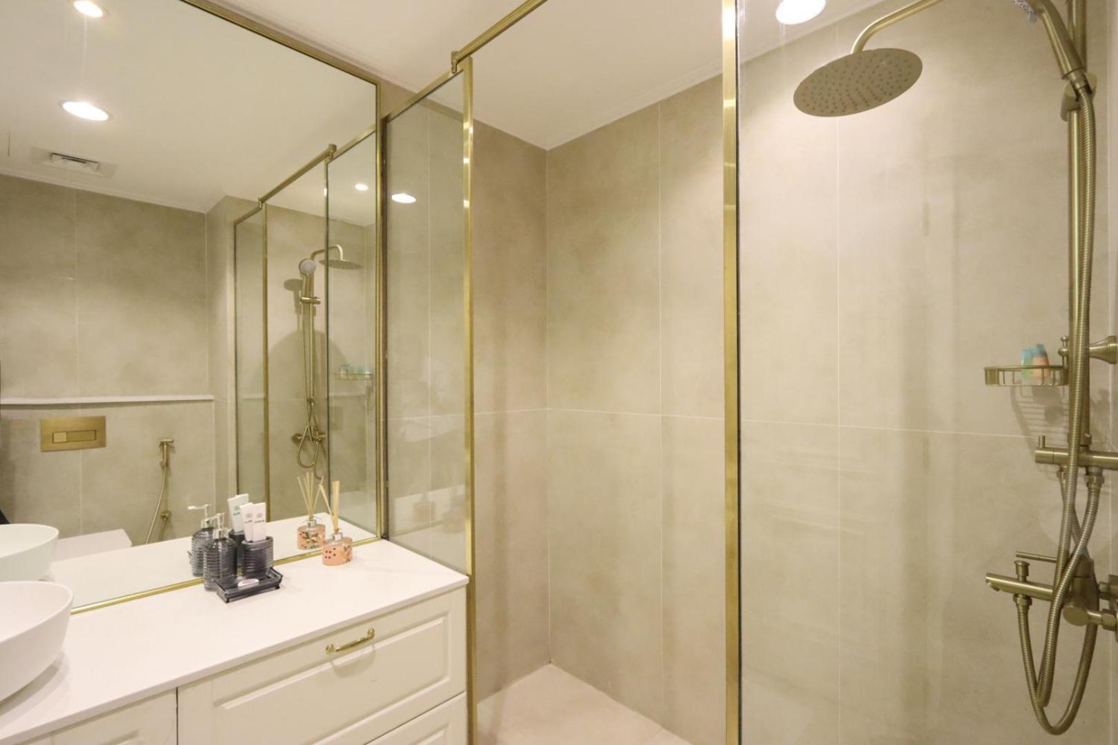 Apartment Livbnb-modern Living 1b In Jvc