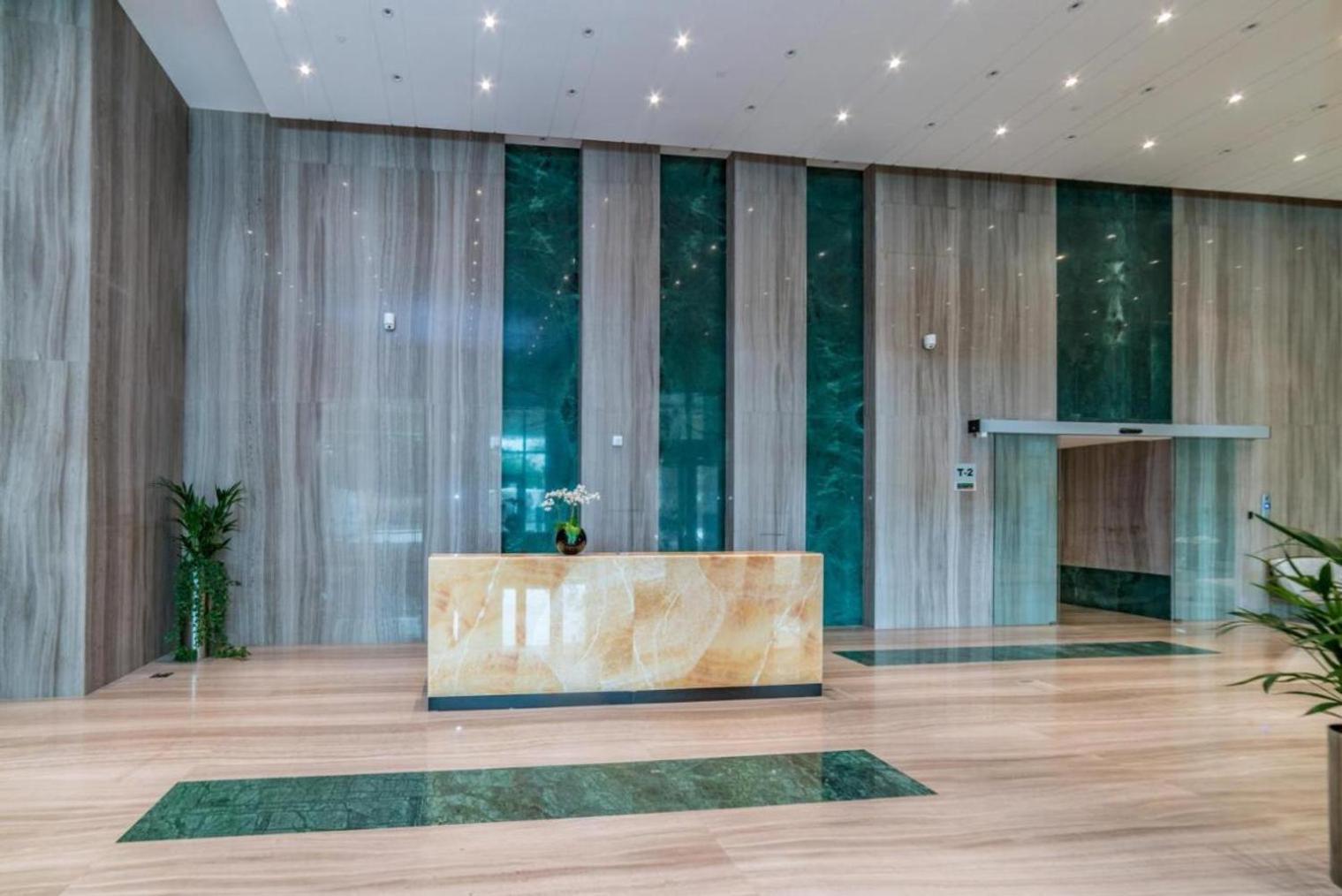Blueground Noora Elevator Pool Balcony Dxb-828 Apartment Dubai