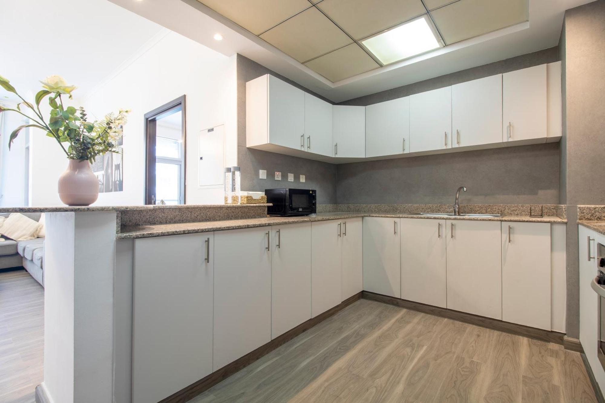 The Torch Tower- Marina - Immaculate One Bedroom Apartment Dubai