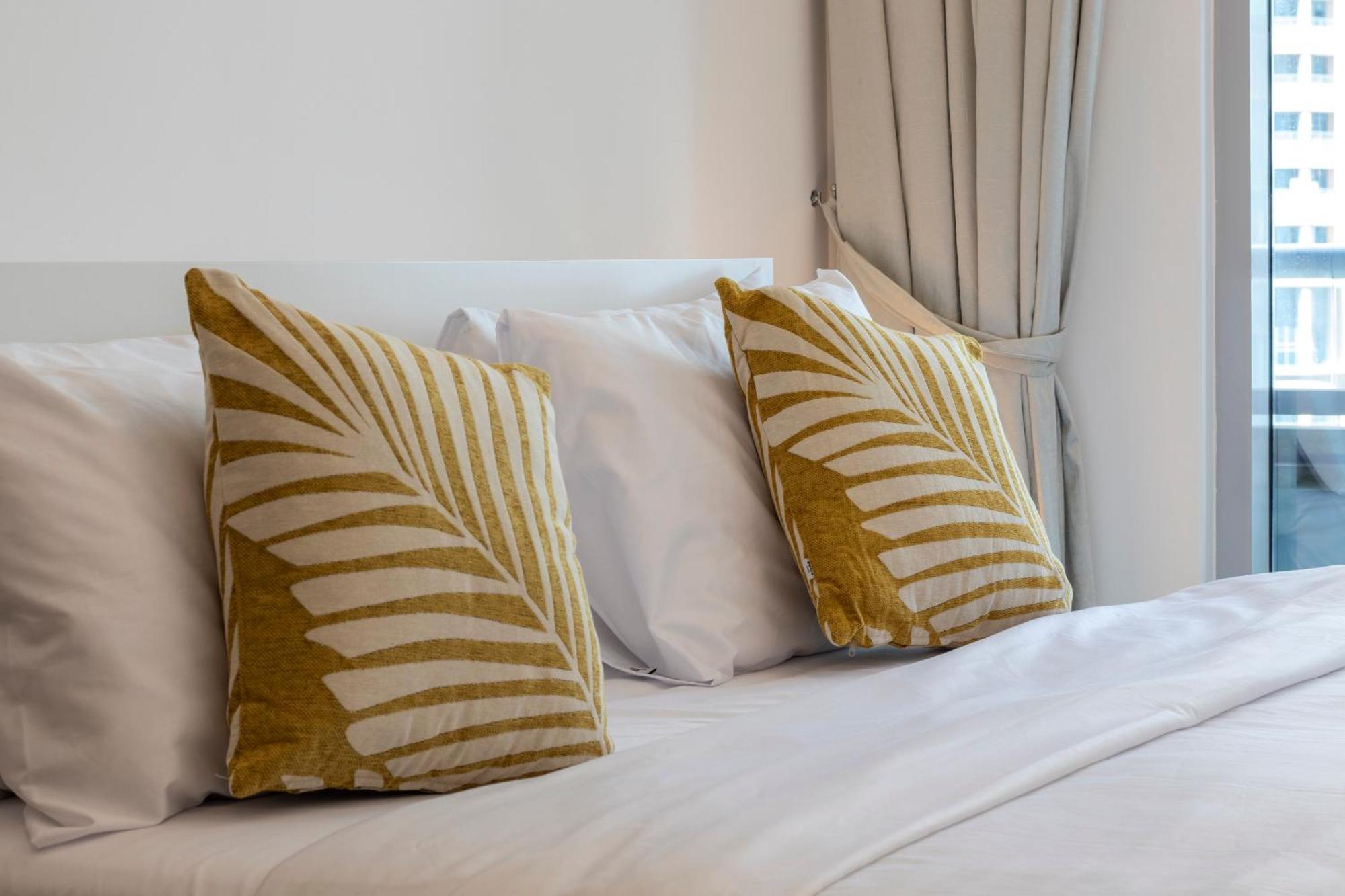 The Torch Tower- Marina - Immaculate One Bedroom Dubai
