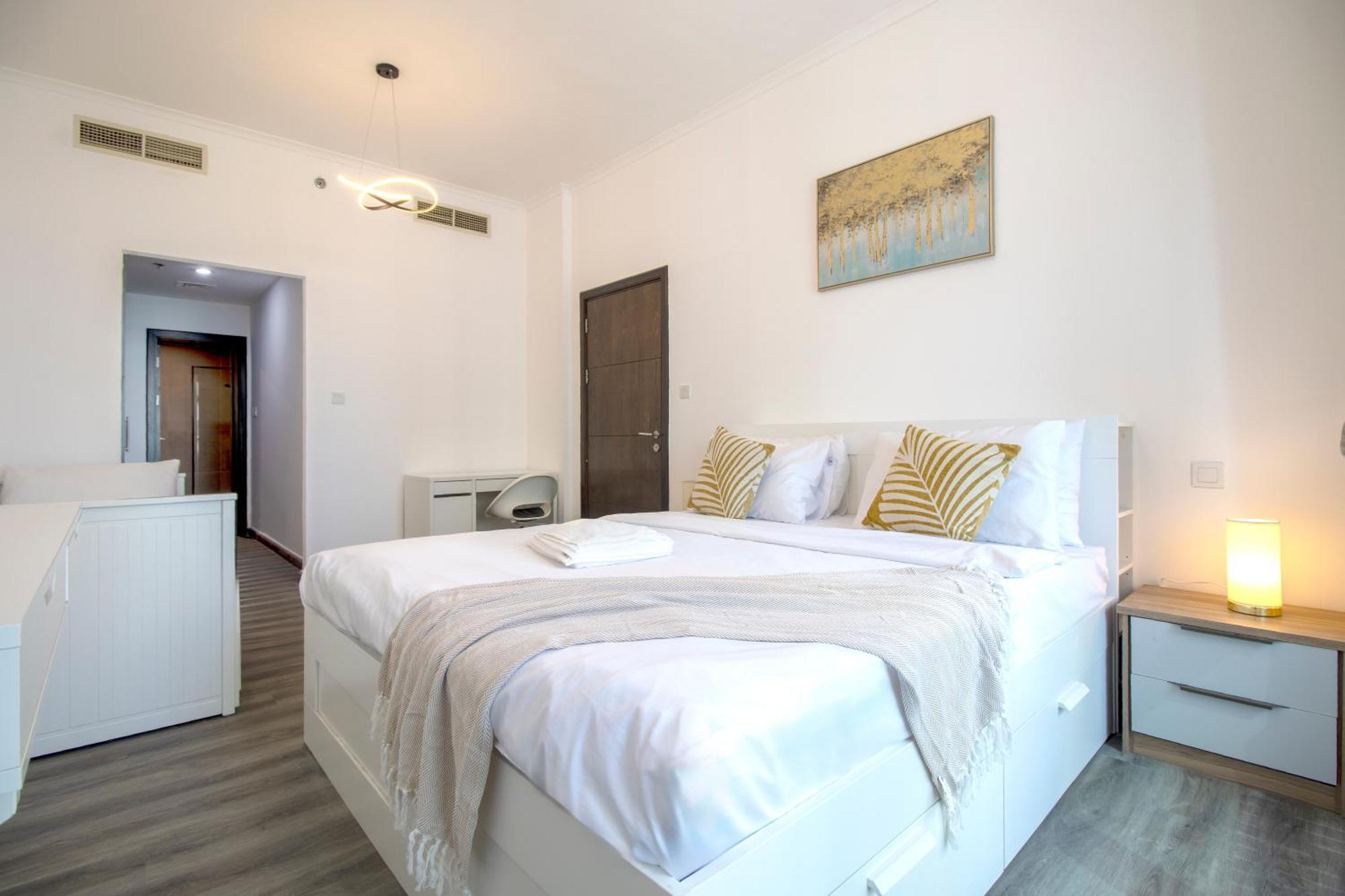 The Torch Tower- Marina - Immaculate One Bedroom * Dubai