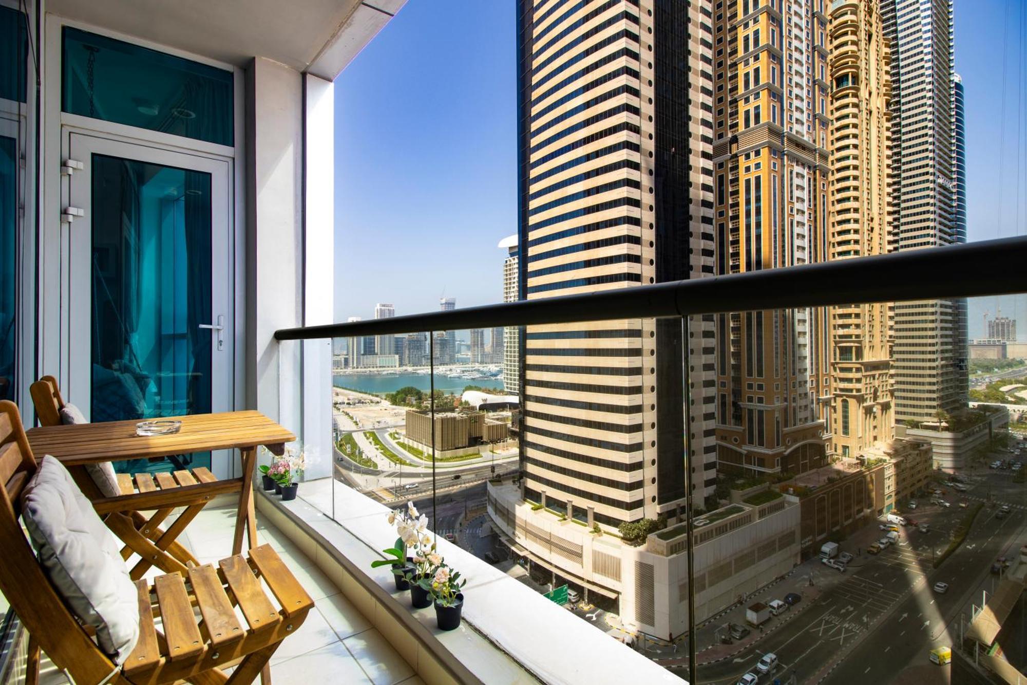 The Torch Tower- Marina - Immaculate One Bedroom Apartment