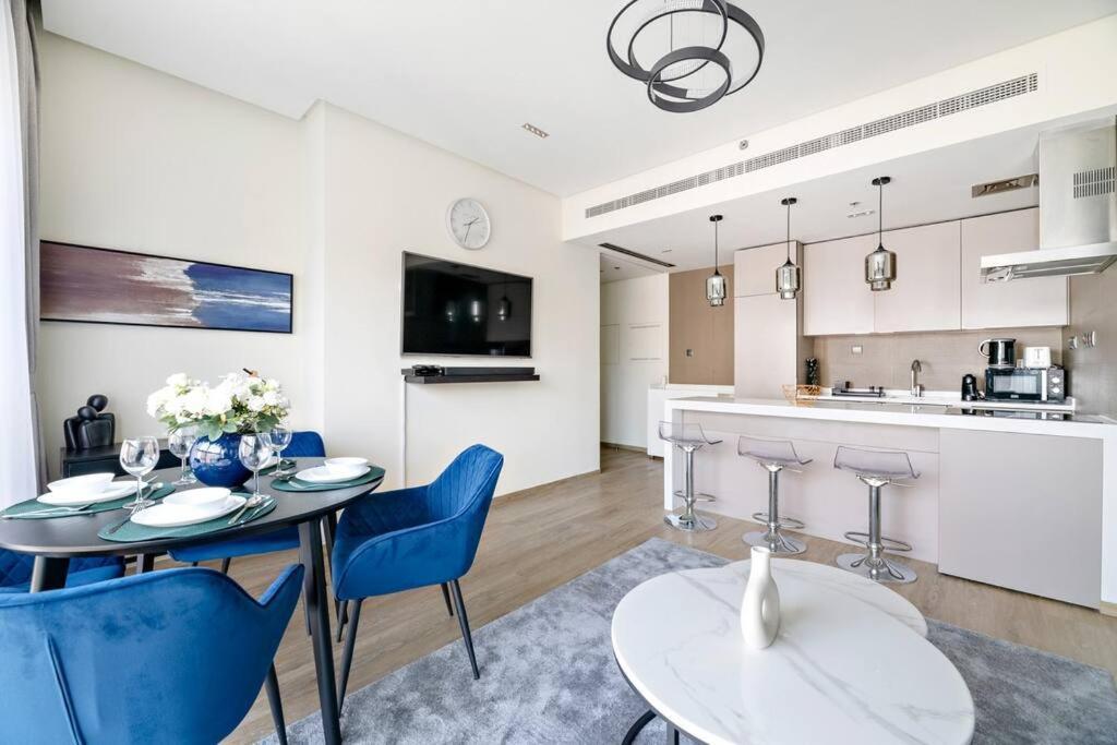 Modern Style 1 Bedroom Near Marina Mall And Metro *