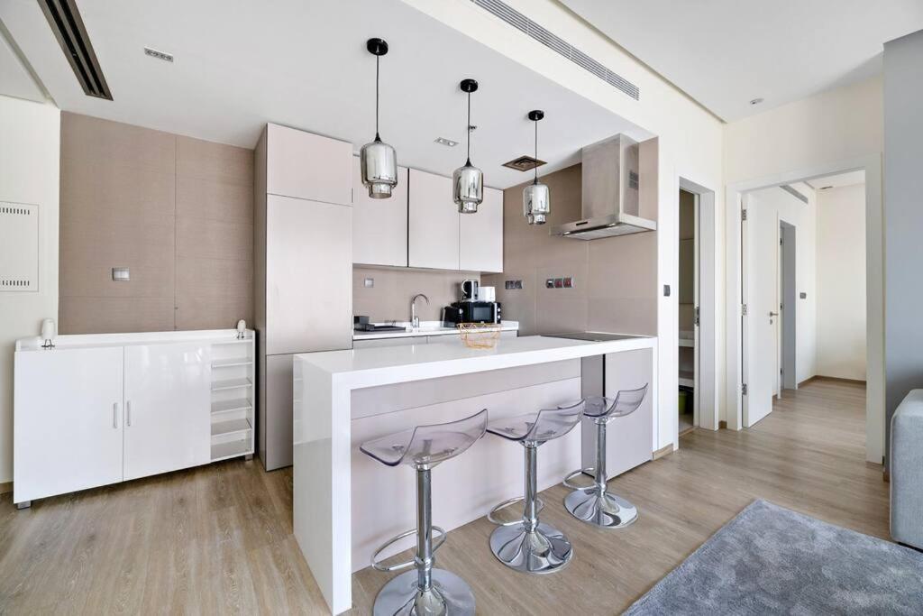 Modern Style 1 Bedroom Near Marina Mall And Metro Apartment