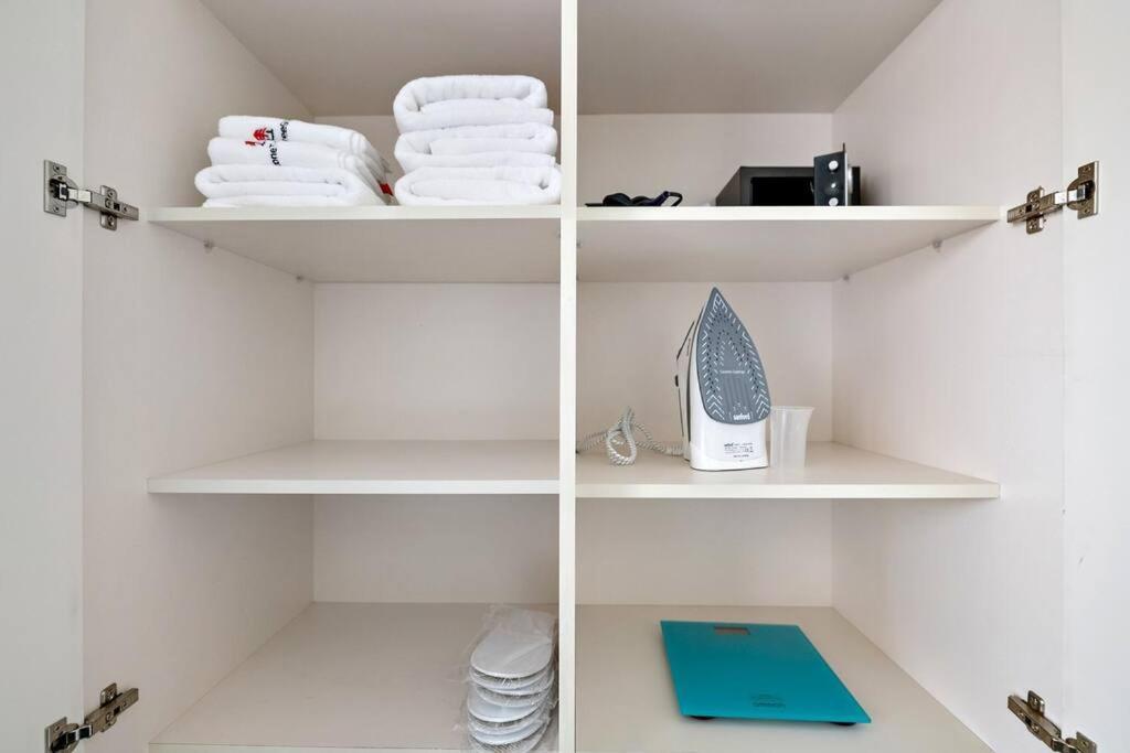 Apartment Modern Style 1 Bedroom Near Marina Mall And Metro *