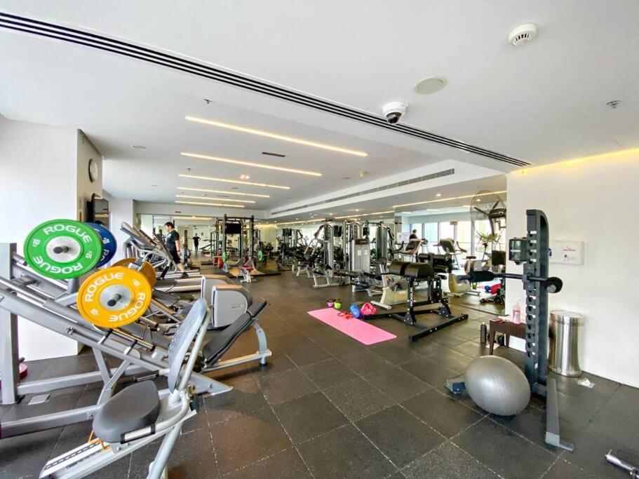 Modern Style 1 Bedroom Near Marina Mall And Metro Apartment