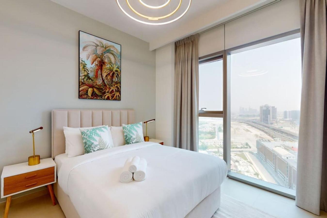 Downtown Views 2 - Gorgeous Three Bedroom * Dubai
