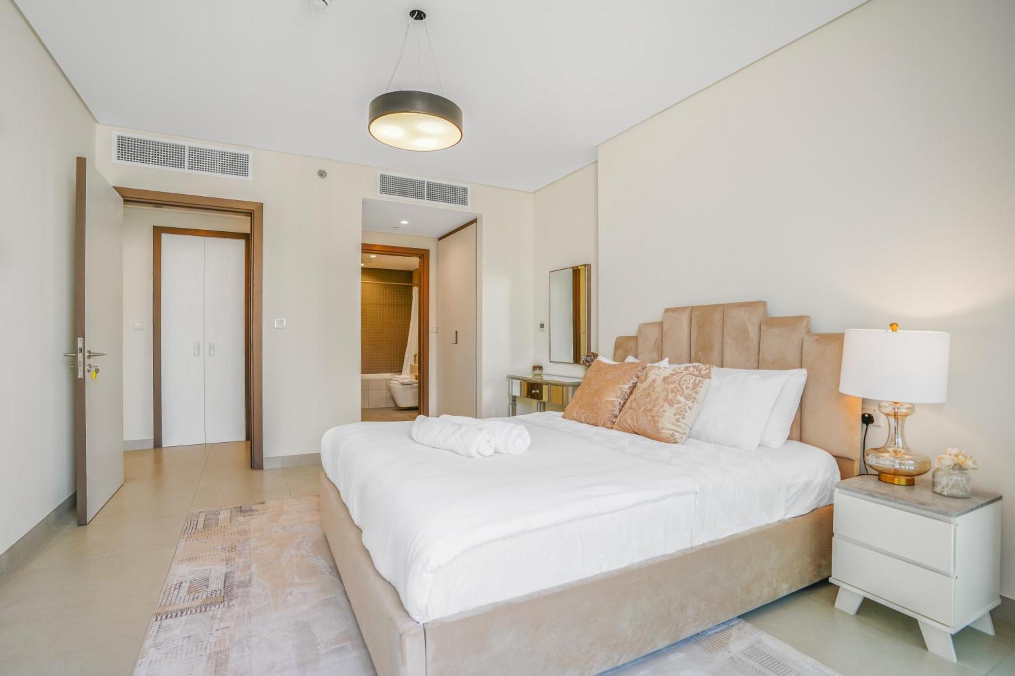 Apartment Sea View Located On The 39th Floor With Rooftop Pool Close To World Trade Centre