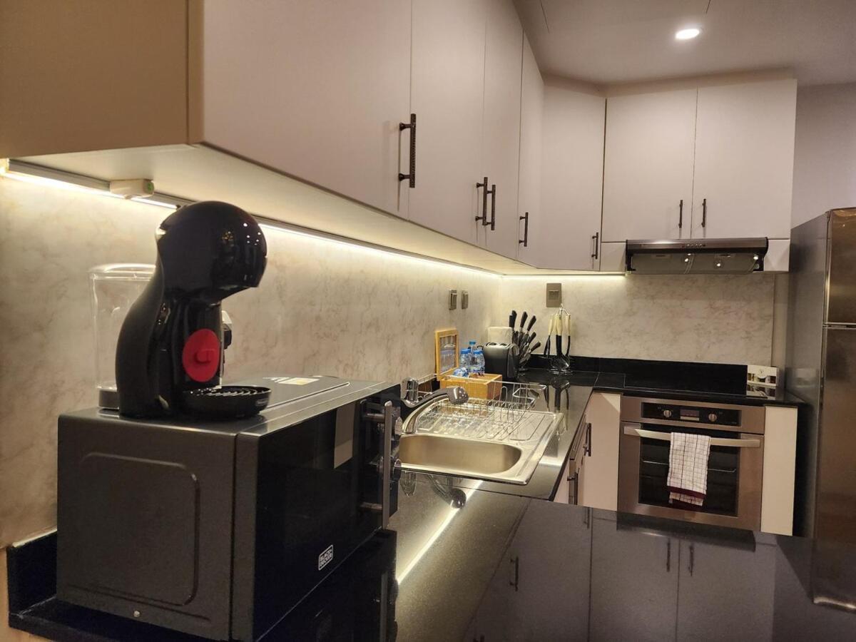 Lux 1br High-floor In Marina Apartment