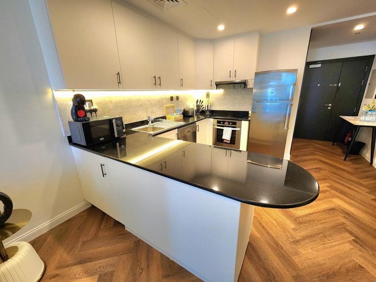 Lux 1br High-floor In Marina Apartment