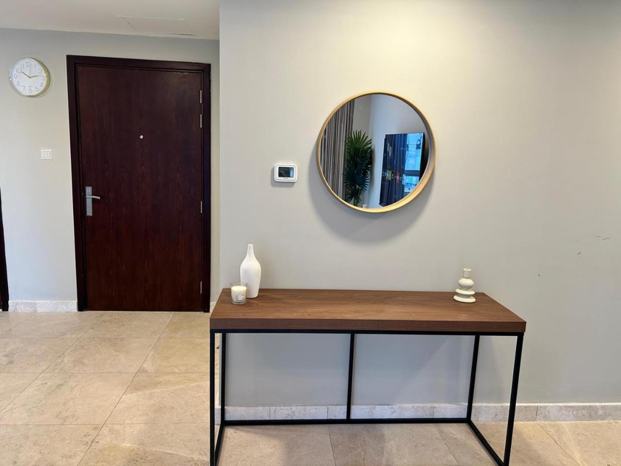 Spacious 1bhk Apartment, Near Centre *