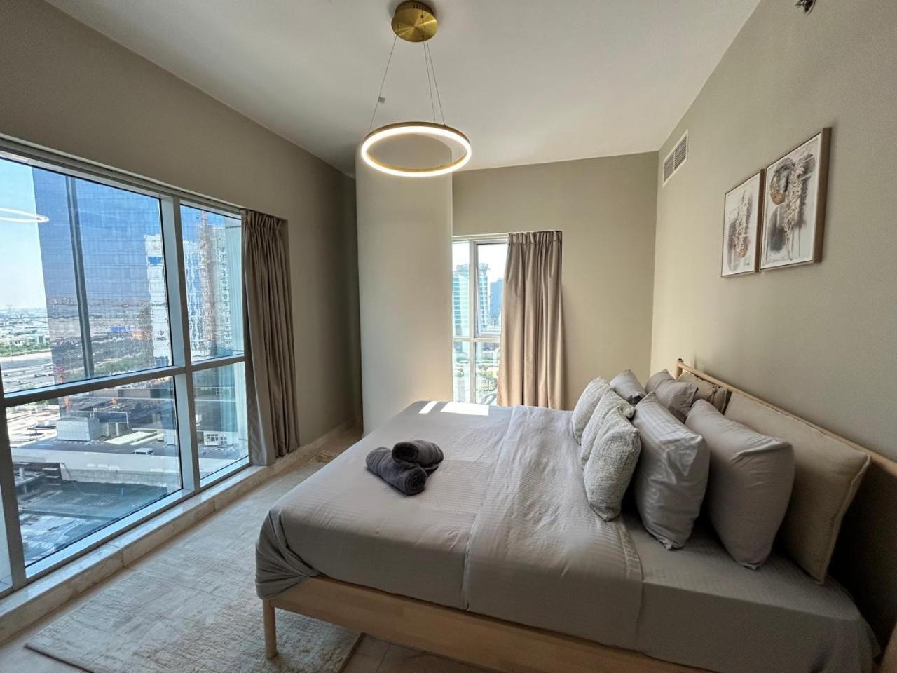 Spacious 1bhk Apartment, Near Centre Apartment