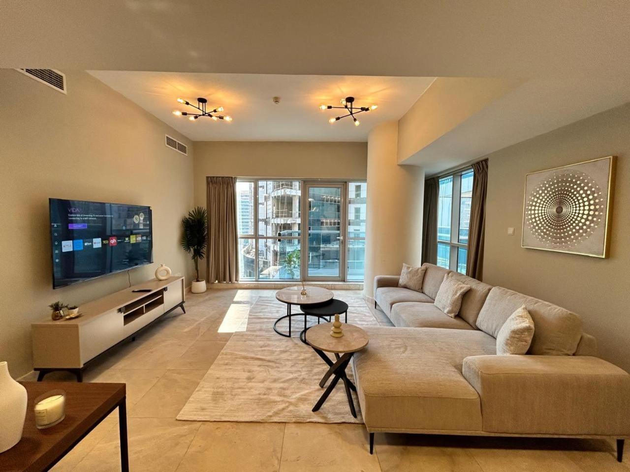 Spacious 1bhk Apartment, Near Centre Apartment *