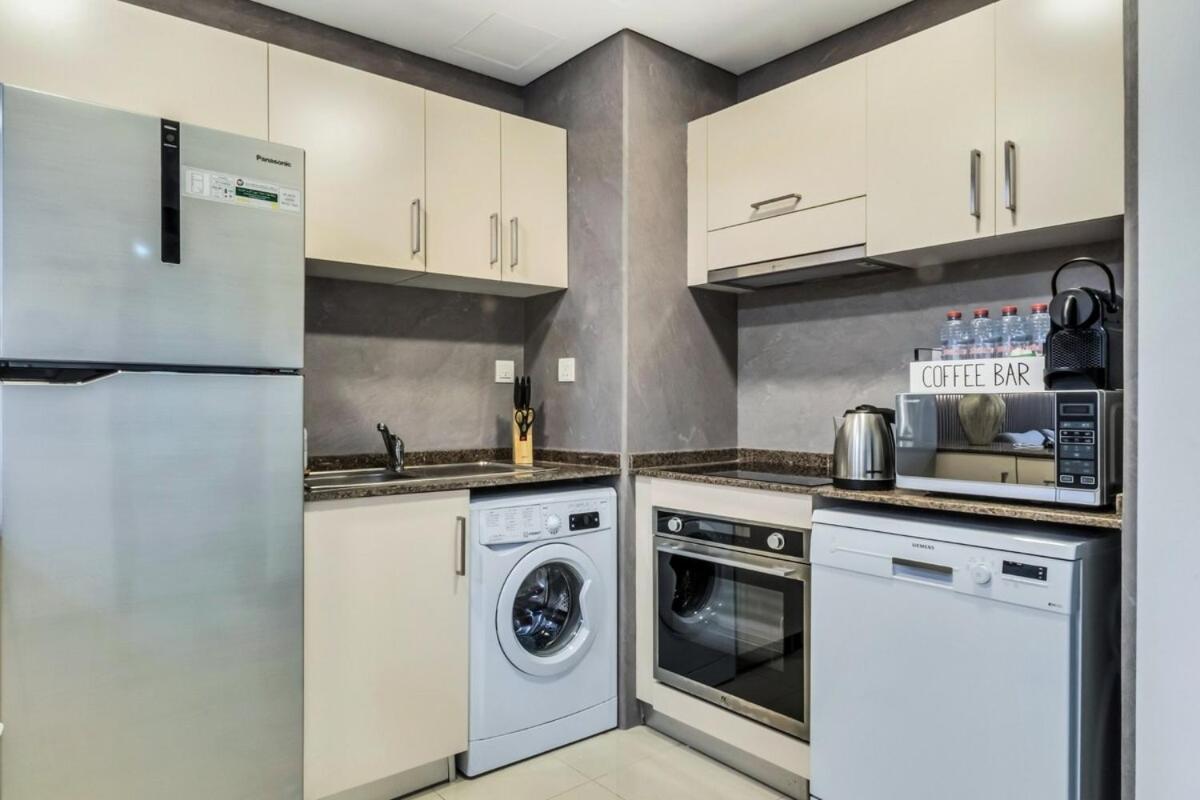 Apartment Waterfront Marina Views Sleeps 4 Near & Mall Dubai